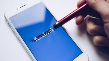 Facebook restricts Australian news content